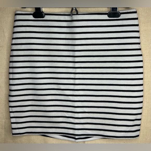 BCBGeneration mini midi black white striped skirt size M cotton spandex stretch - Picture 1 of 7